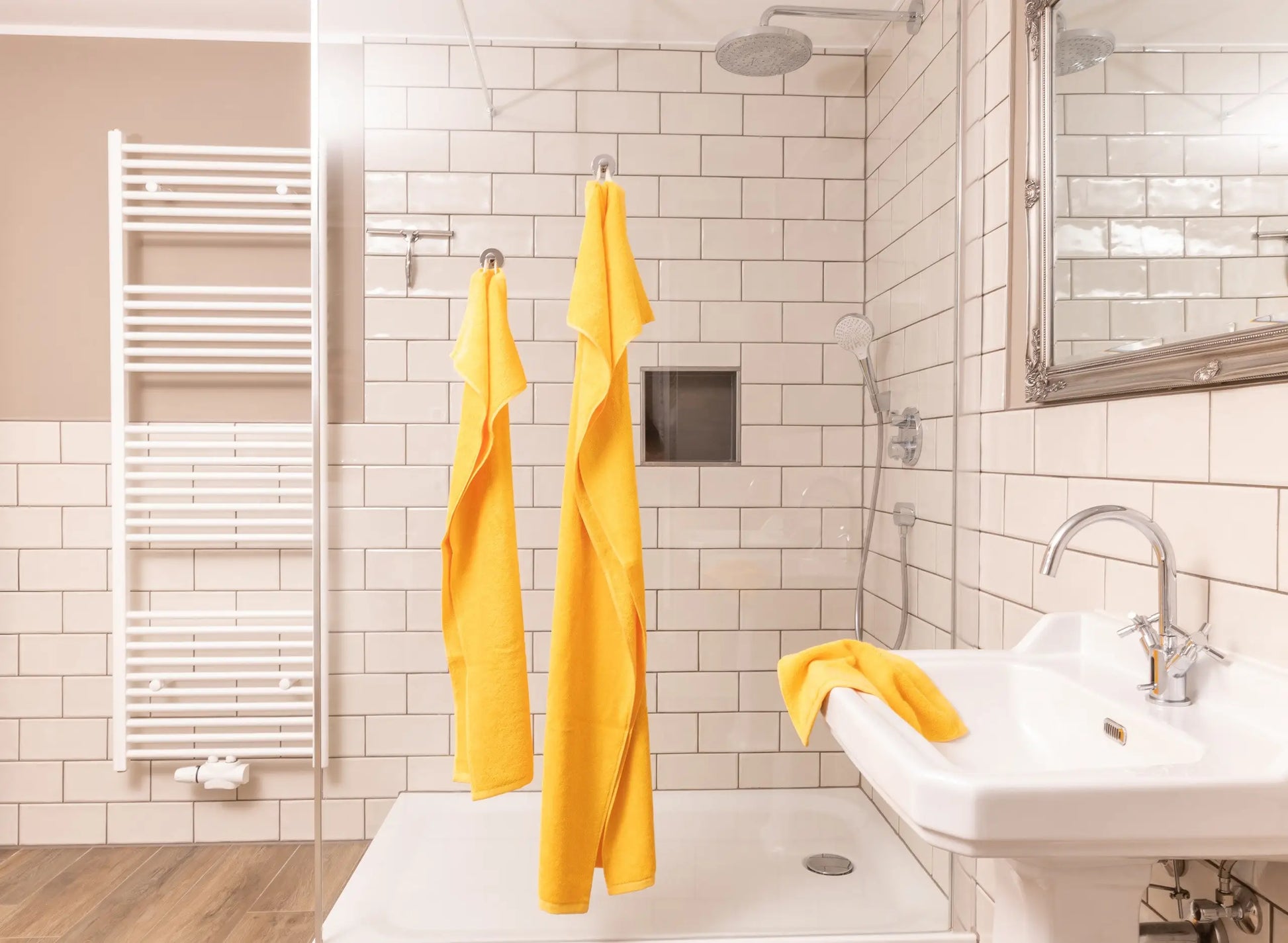 Handtücher Ihr Gelb: Bomlins Badezimmer – Farbenfroh für